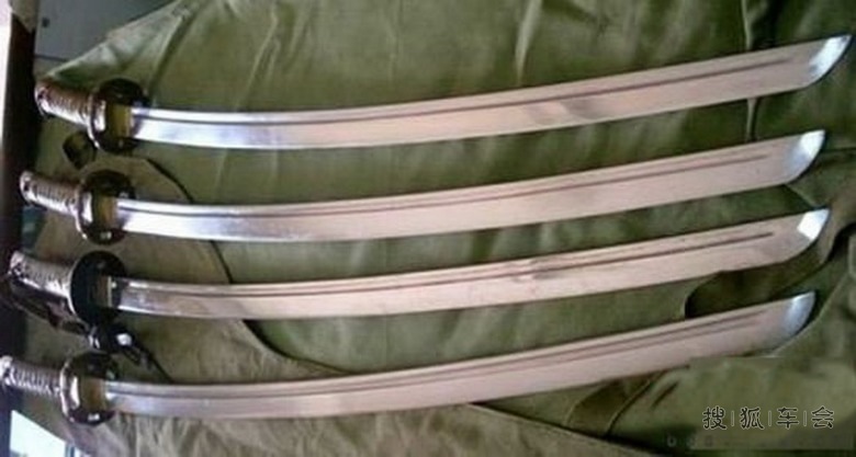 野外出游中的精美刀具_北京比亚迪S6