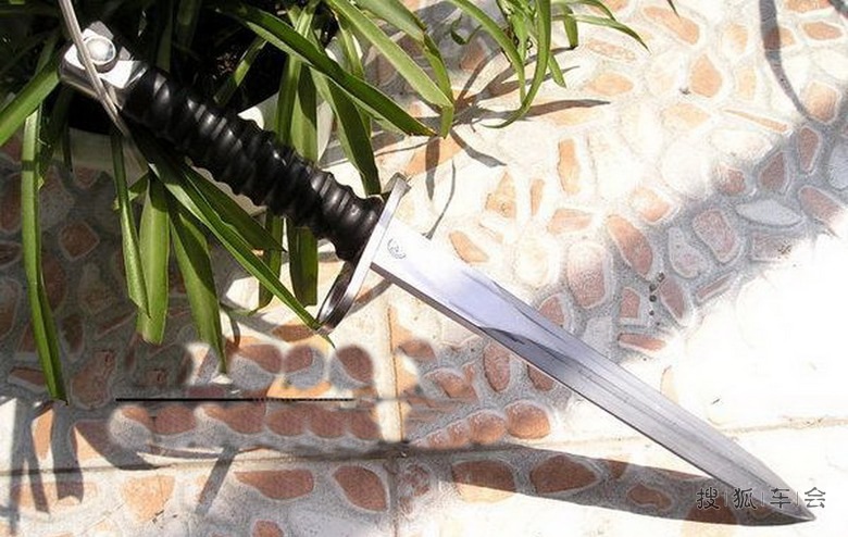 野外出游中的精美刀具_北京比亚迪S6