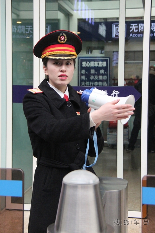 【春运】北京南站春运志愿服务的美女人美心更