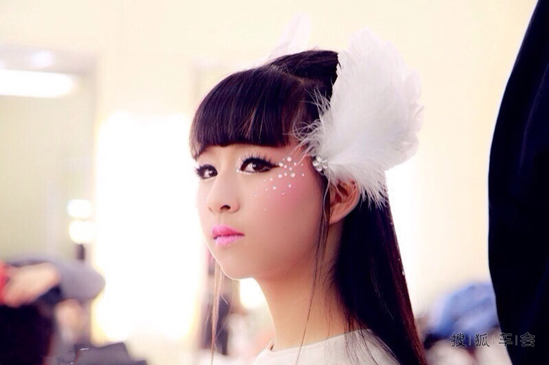 马年春晚最长节目 小彩旗转圈四小时转8000圈