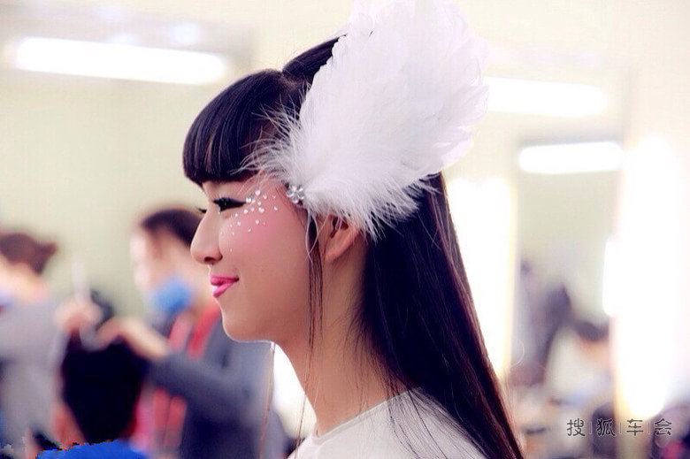 马年春晚最长节目 小彩旗转圈四小时转8000圈