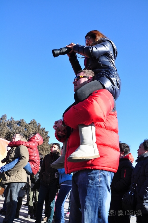 【马上有金币】地坛庙会上美女的优势