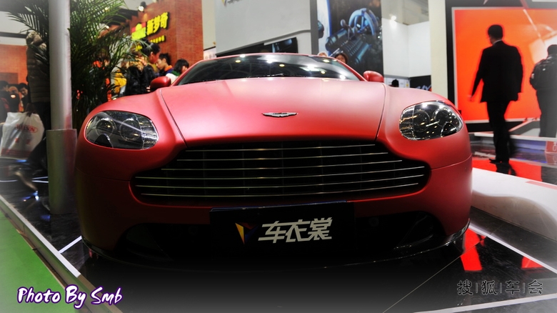 参观中国汽车用品展览会-可变换车衣的阿斯顿