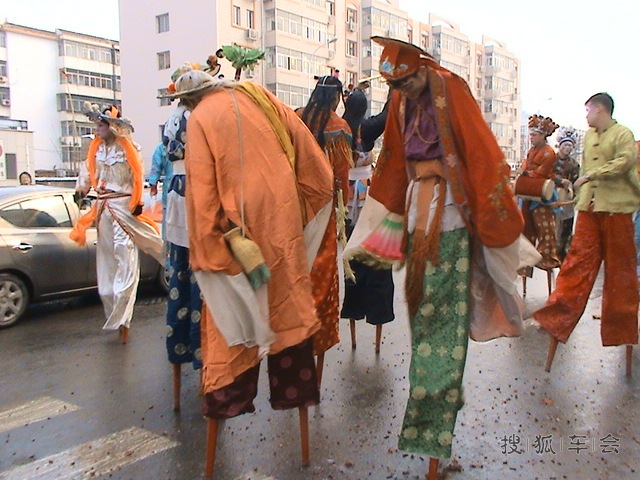 迟到的过年喜乐会--咸水沽独有的高跷掠影