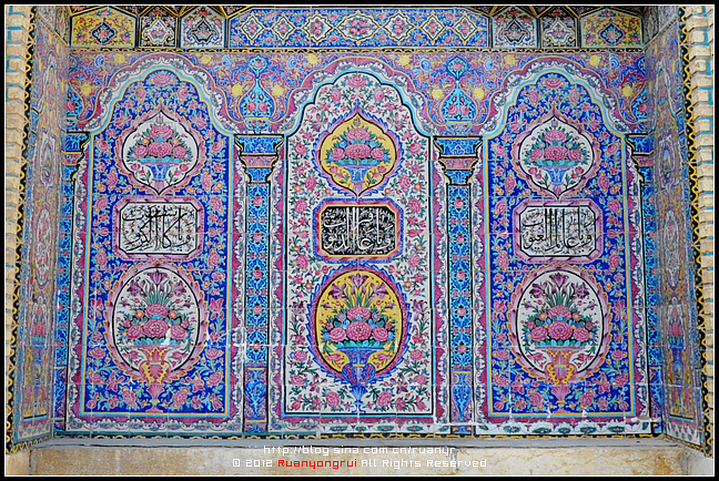 七彩炫光下的粉红清真寺