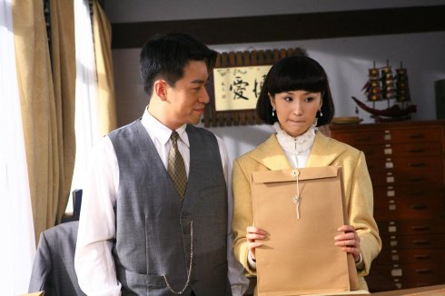 忙碌中的问候--《雪中红》