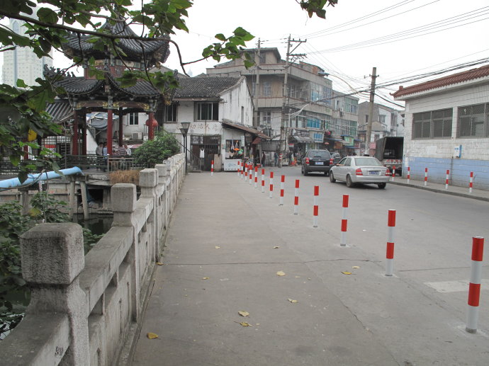 在我的想像中,温州除了打火机一类的小商品,只有林斤澜笔下的矮凳桥