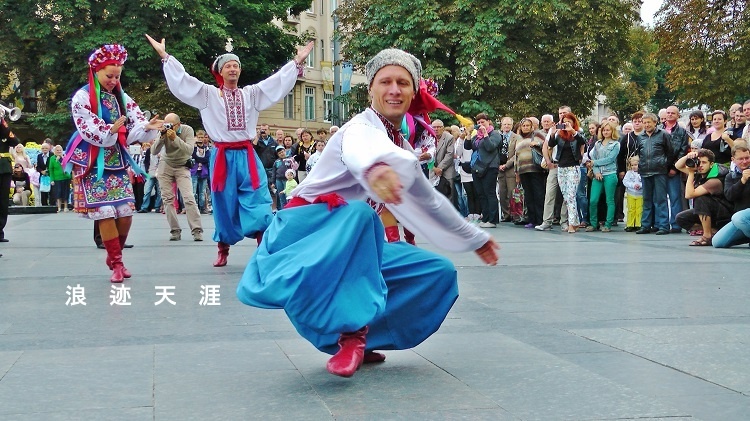 去乌克兰看哥萨克骑兵舞