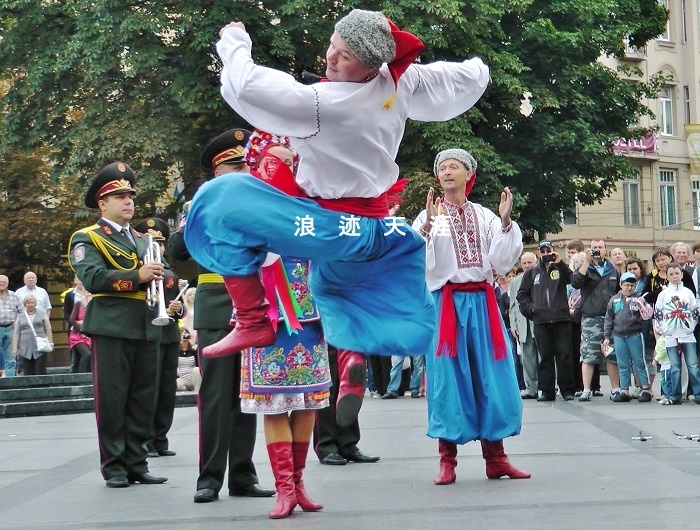 去乌克兰看哥萨克骑兵舞