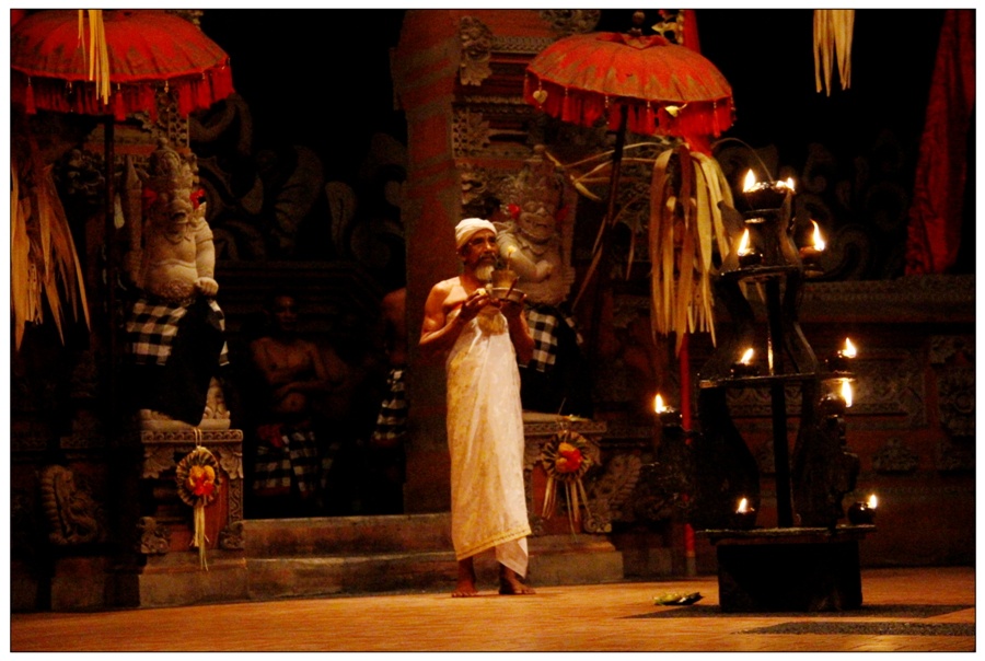 巴厘岛六克差舞祭神舞蹈