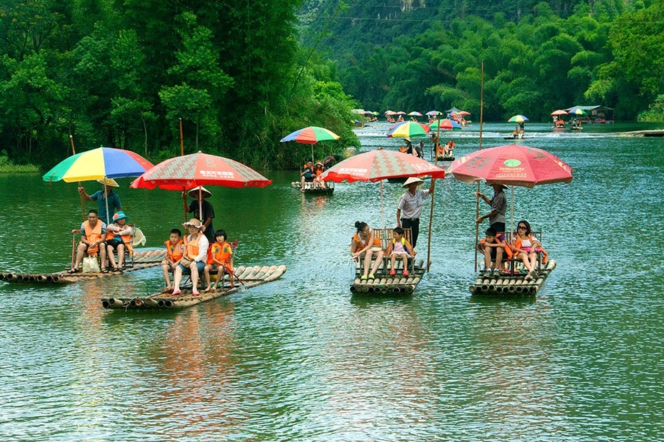 《观竹筏漂流》 