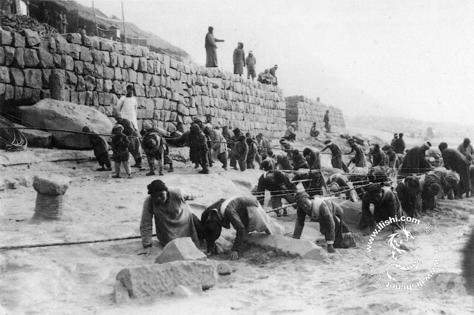 在历史中消失的三峡纤夫