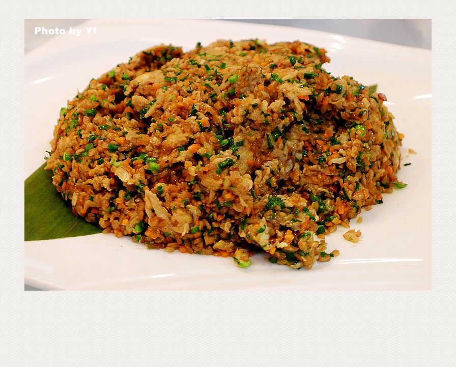 p1 腌酸菜,新鲜且味道极佳. p19 炸油糕,是红豆馅儿的.