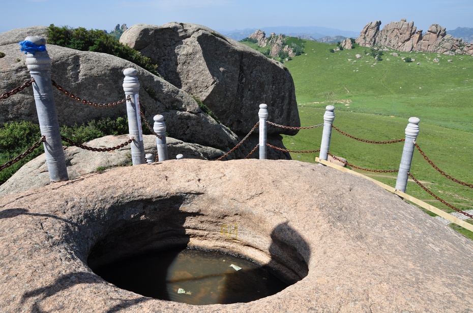 青山岩臼群玉明