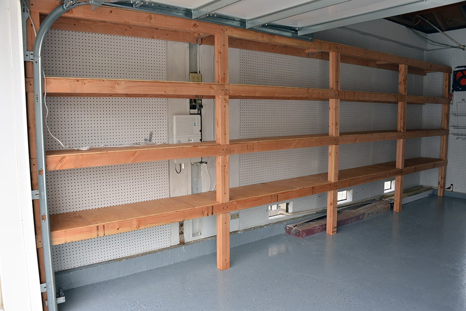 不是木匠的我,前不久给儿子家的车库做了个架子,蛮实用的.