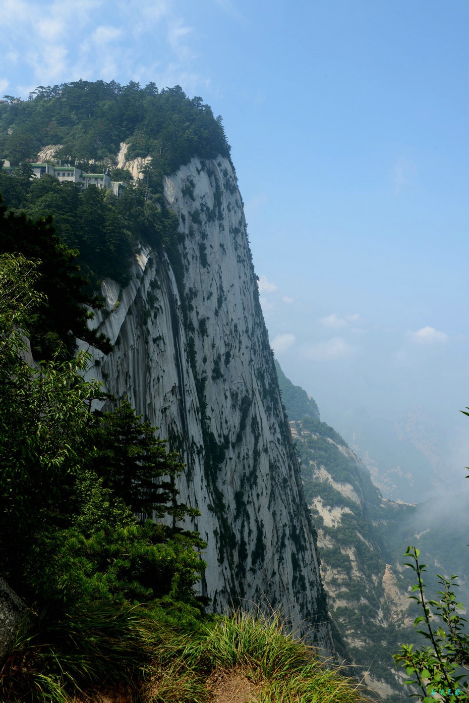 三公山云卷云舒西峰云海龙探头南峰松看苍茫山河雄伟西峰西峰看阳光洒