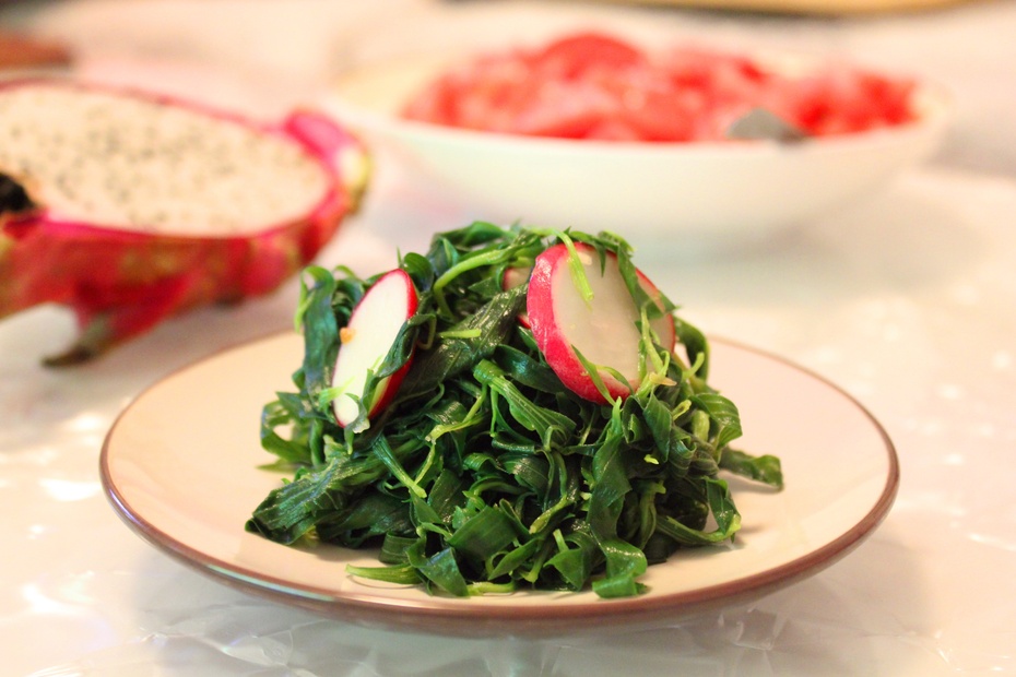 凉拌樱桃萝卜山苜楂野菜的魅力