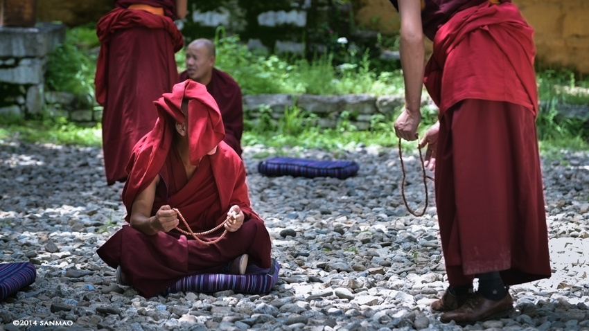 哲蚌寺里看辩经 (转)