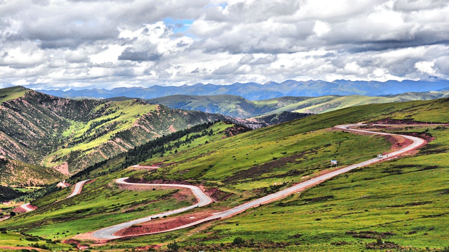 自驾穿行川藏在g318上看一眼最后的风景