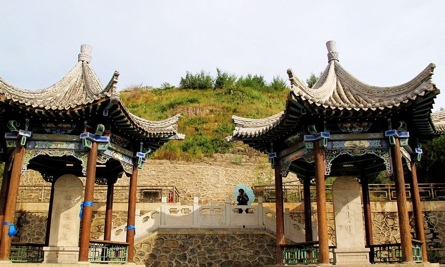 昭君青冢独向黄昏