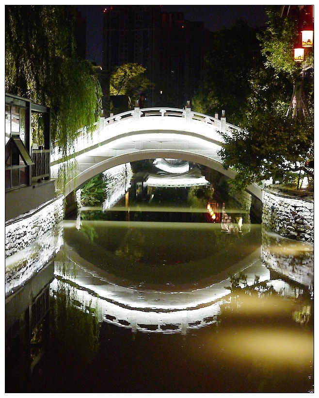 夜游铁像寺水街