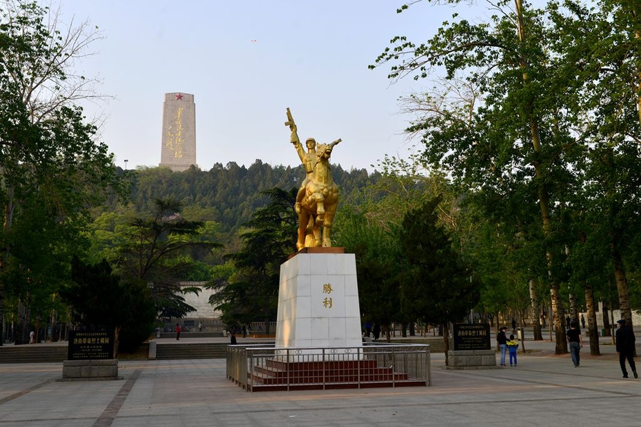 摄影习作(2015—130)游览英雄山