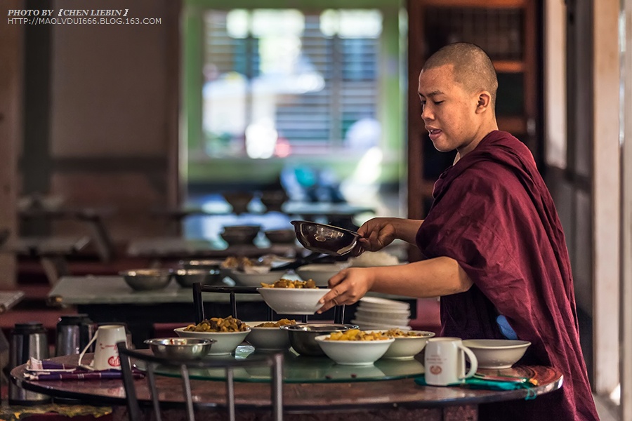 缅甸僧侣斋饭图片