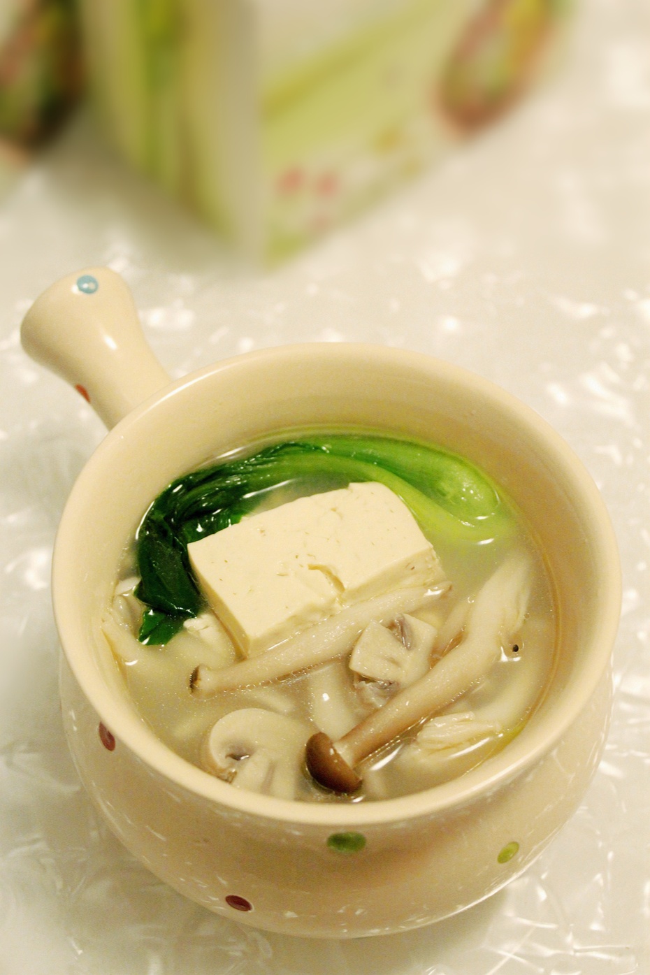 霜降鲫鱼菌汤热腾腾的浓白鲜美