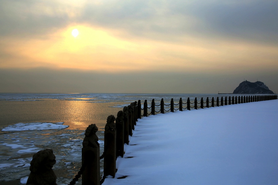 冬天的海冰,大雪,又一次吸引我来到海边,记录下这些动人的景象.