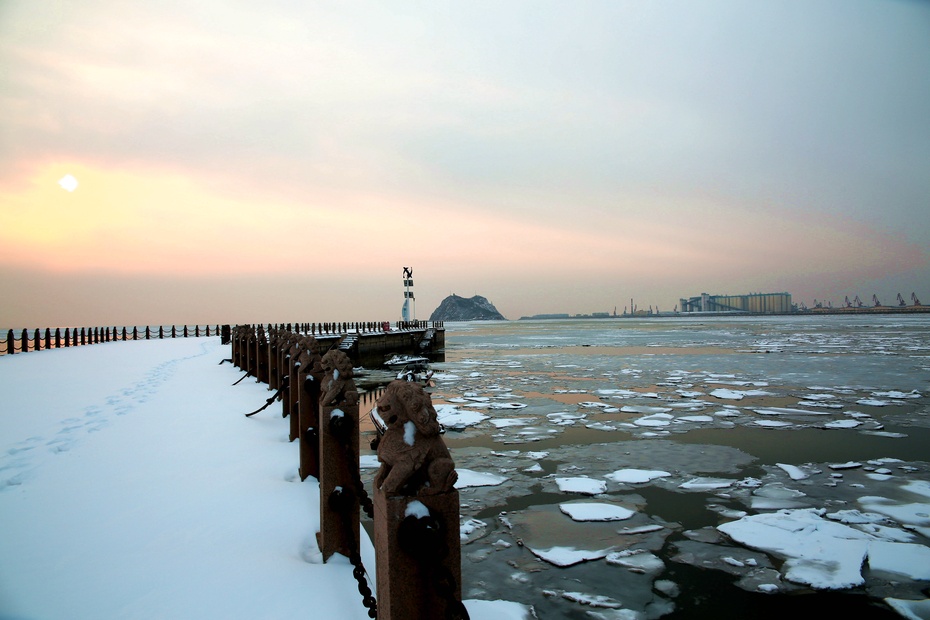 冬天的海冰,大雪,又一次吸引我来到海边,记录下这些动人的景象.