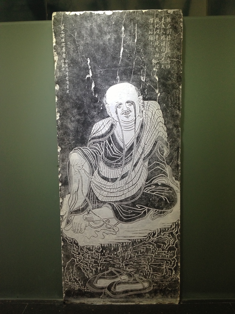 复制的散碑,名碑 50 余件,著名者有:清刻《五代释贯休画十六尊者像》