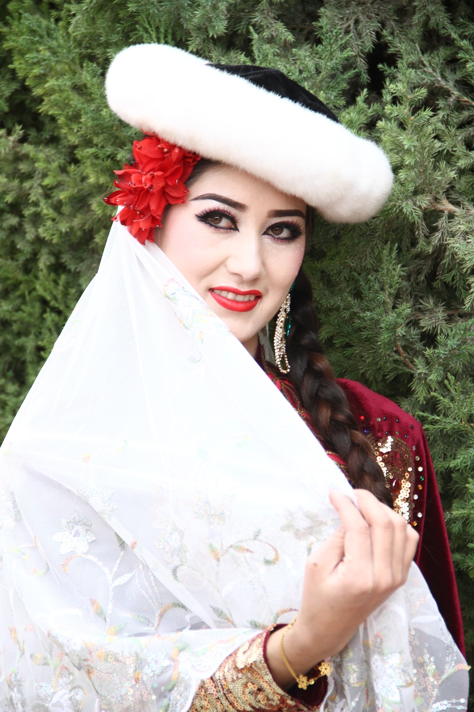 实拍新疆迷人的维吾尔长辫子姑娘