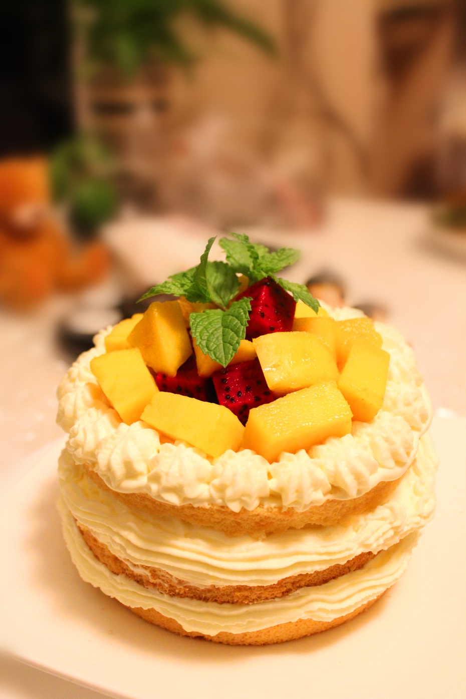 水果裸蛋糕简约的美味有乐感的小孩