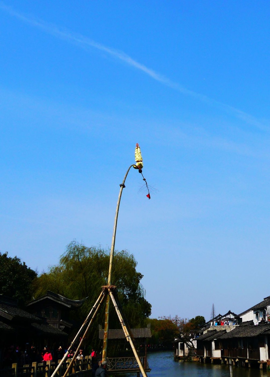 乌镇上空惊现钻天猴