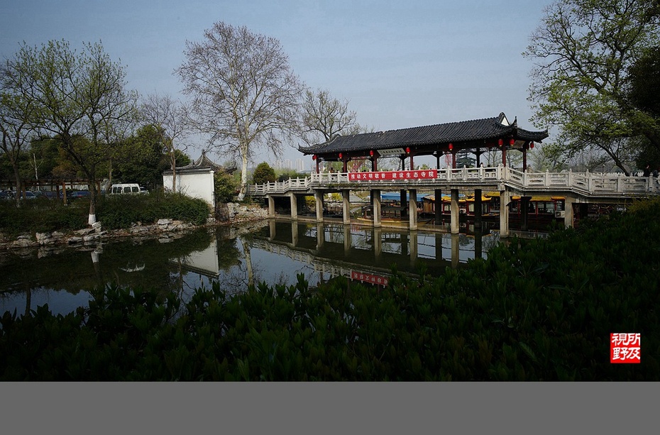 金山公園有名的就是金山寺,傳說白蛇白娘子