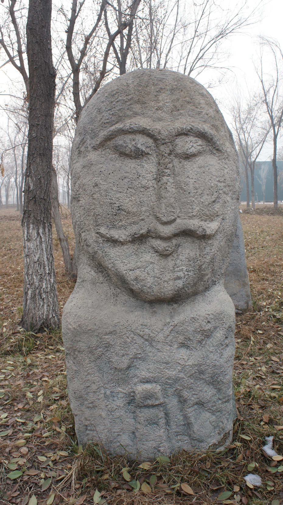 新疆野马艺术馆神秘的草原石人