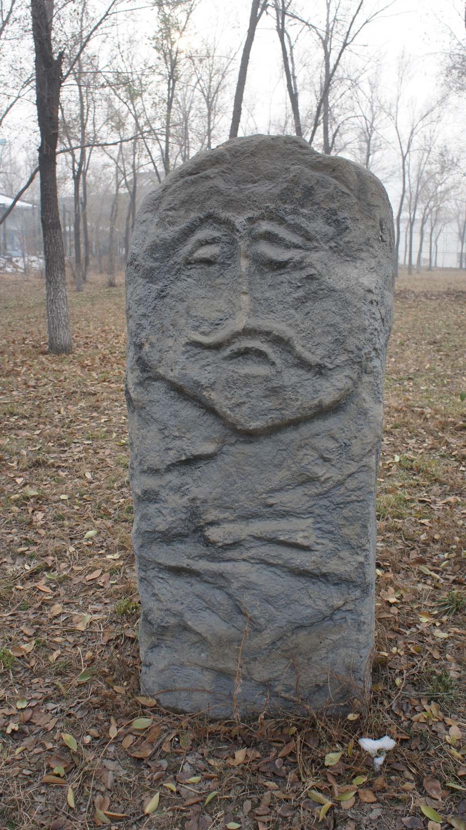 新疆野马艺术馆神秘的草原石人