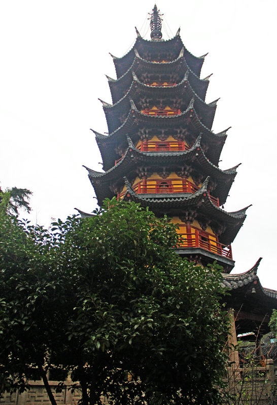 雄伟的灵岩寺塔