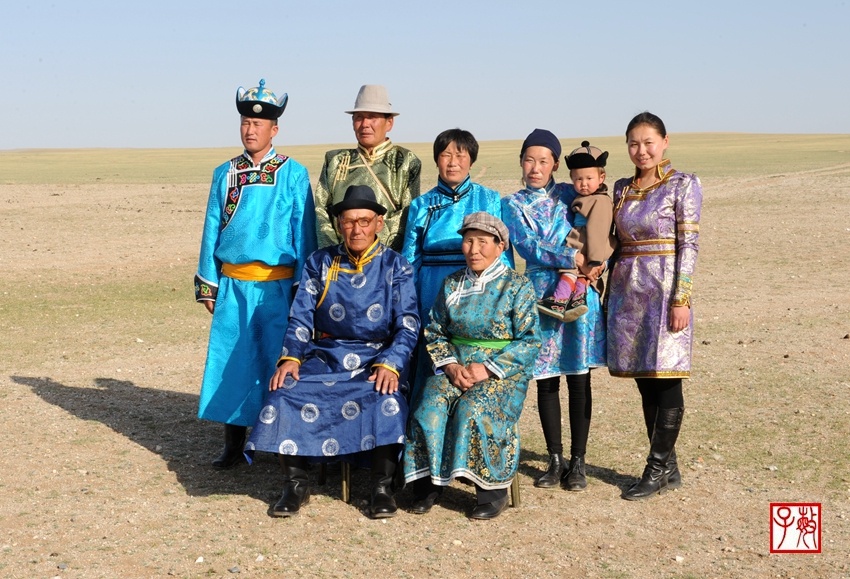 内蒙古达茂旗"马王"的真实生活