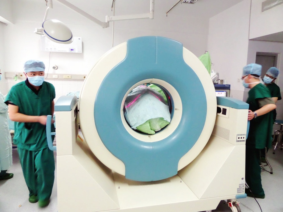 术中移动ct在成都军区总医院神经外科安家