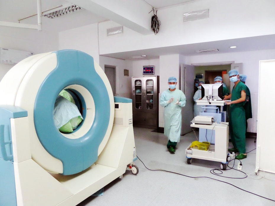 术中移动ct在成都军区总医院神经外科安家