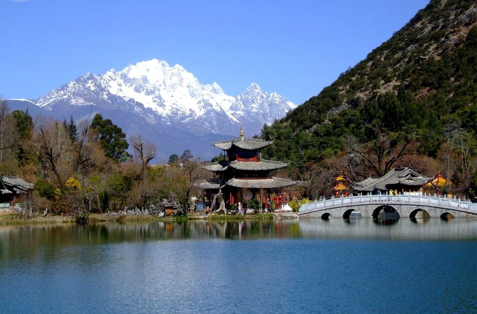 中国云南丽江黑龙潭五孔桥