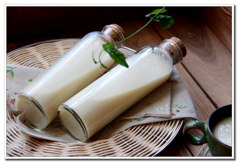 苦夏,躲在家里来一杯冰镇的白藜麦黄豆豆浆吧.