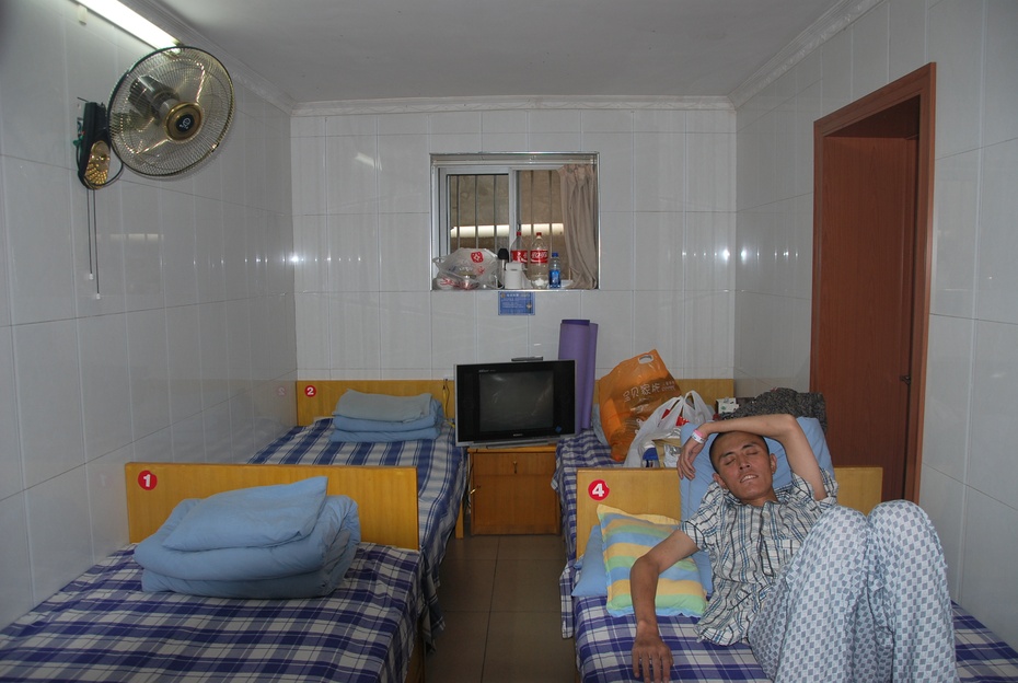 暂时在西京医院康复旅馆小住一晚,8月7日一早转入西京医院中医科病房