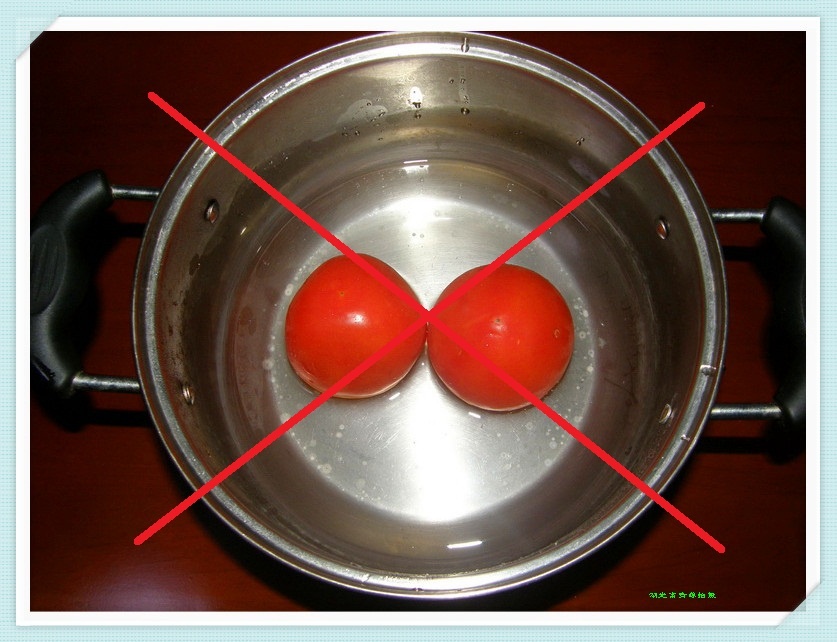 氟气会与水反应,生成氧气和氟化氢,氟化氢溶于水呈酸性,会使石蕊试纸