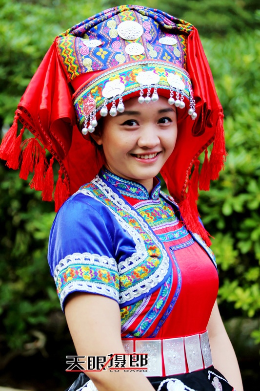 的珍珠,以其原始淳朴的瑶族风情和未经雕琢的自然生态环境引人入胜