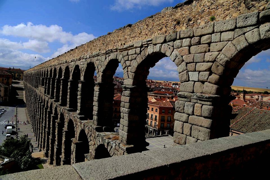 气势非凡的塞哥维亚古罗马引水桥
