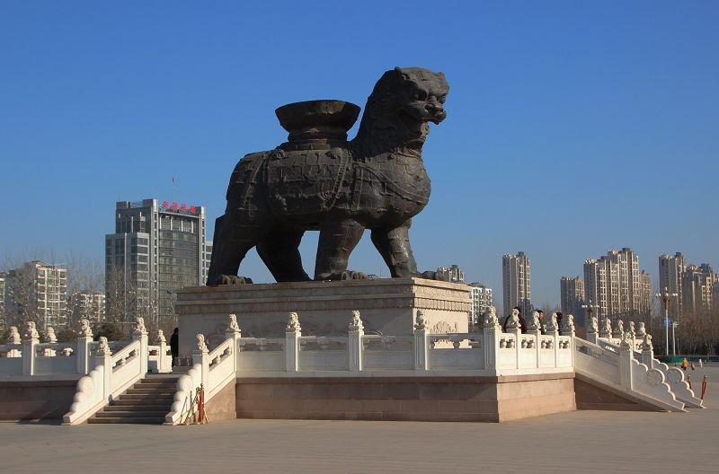 重铸的沧州铁狮子