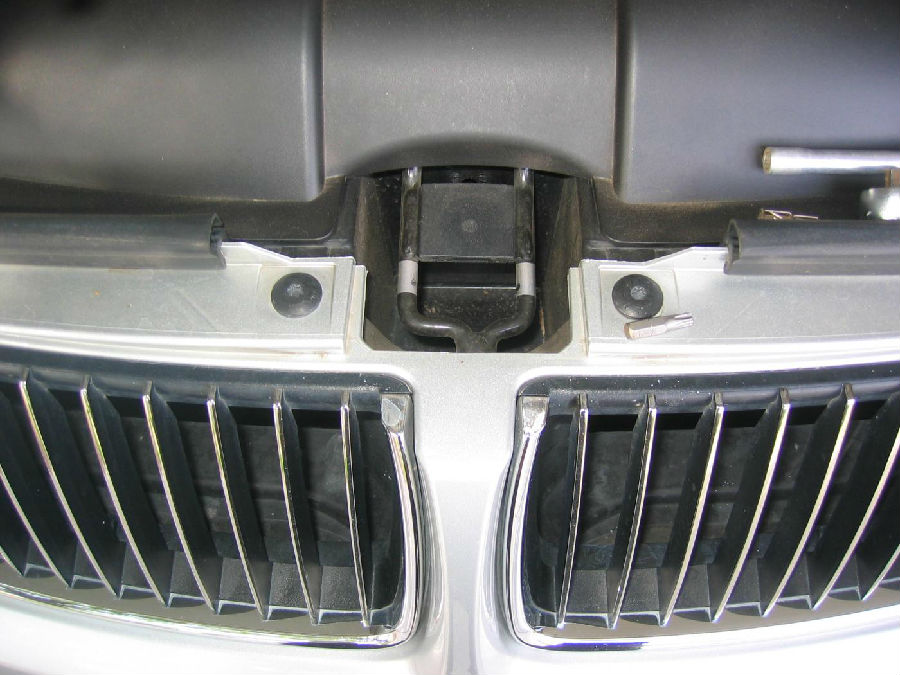 diy-e90轿车前保险杠盖拆除(转)