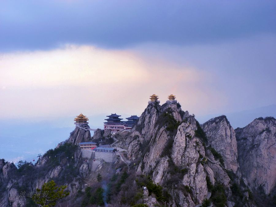 豫西山地暮春行